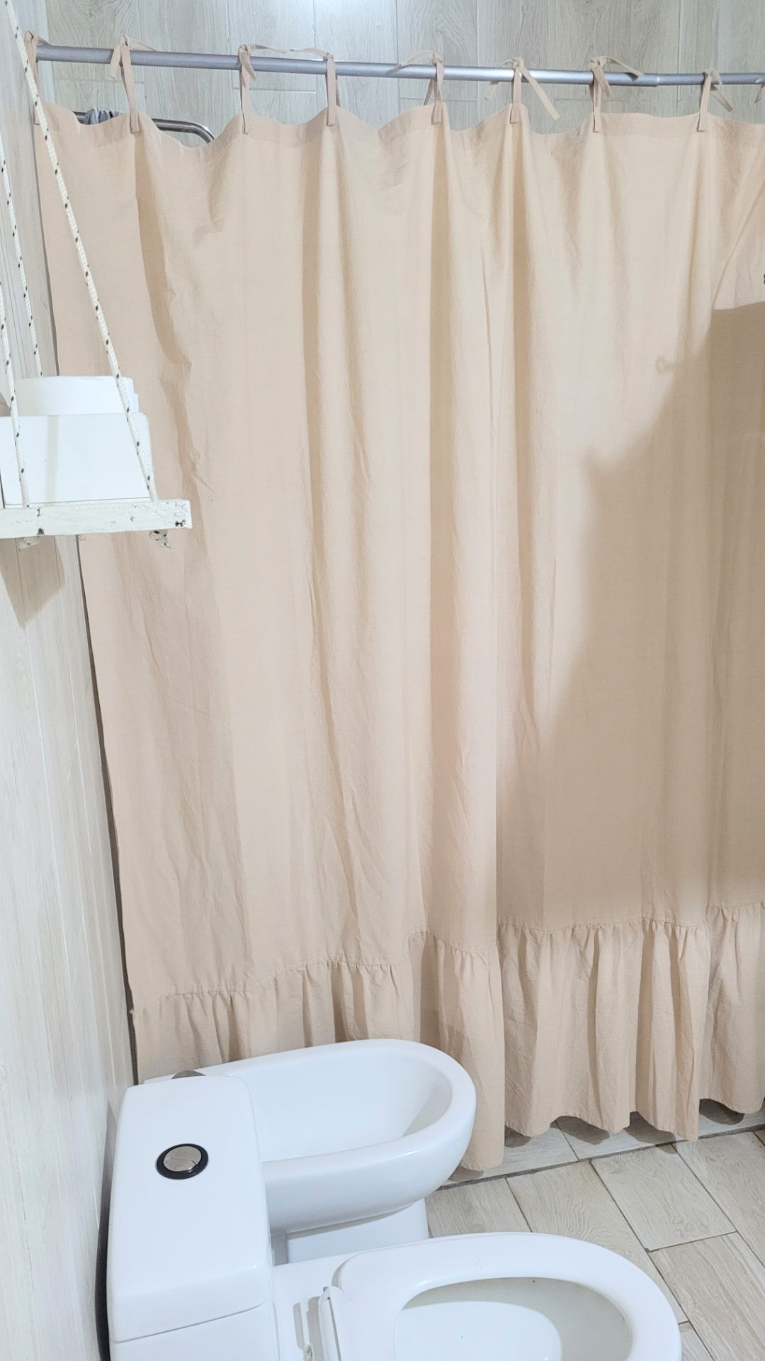 Cortina de Baño con Volados y Tiritas